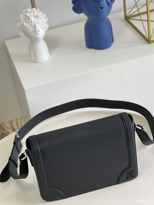 MESSENGER FLAP LOUIS NEW VUITTON 0811